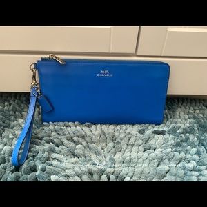 Coach wristlet purse.